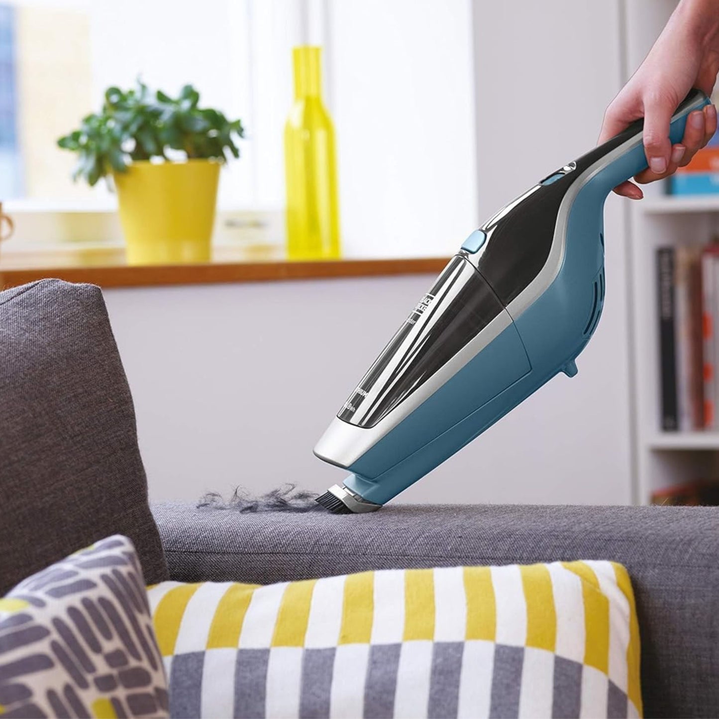 Black & Decker 14.4V 28.8Wh Cordless Stick Vacuum Cleaner, 2Ah Lithium-Ion Battery 2in1 Floor, Detachable Handheld Vacuum, Self Standing Mode and a Dust bowl Capacity 500ml
